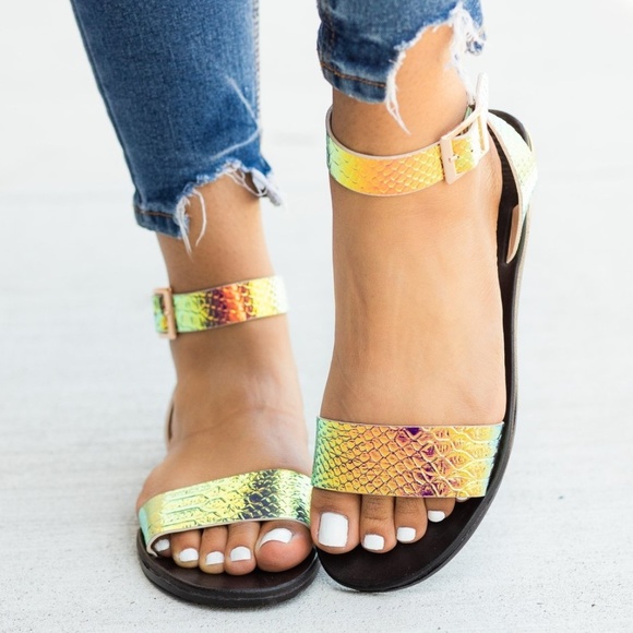 Dainty NYC Shoes - HP! Iridescent Snake Pattern Sandals Metallic